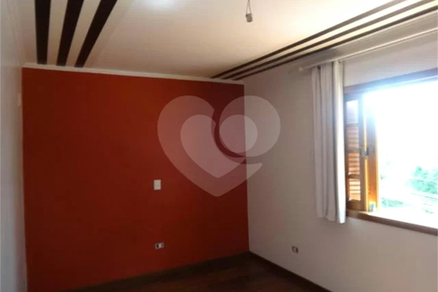 Casa à venda com 4 quartos, sendo 2 suítes, em Horto, São Paulo, SP