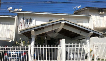 Sobrado à venda com 2 suítes no Centro, Bom Jesus dos Perdões, SP