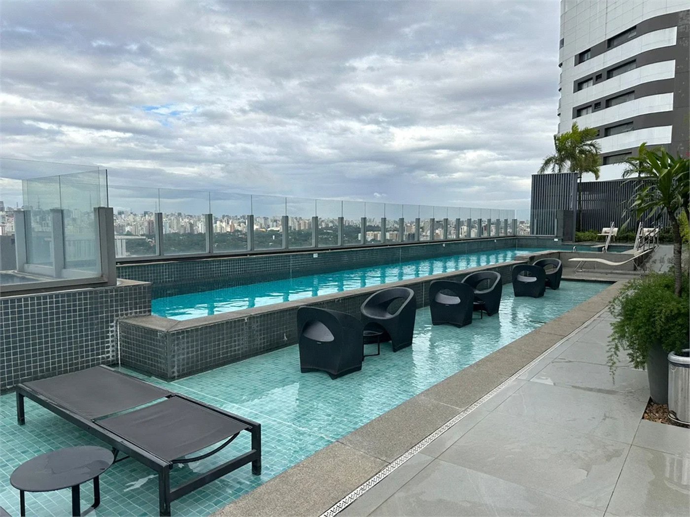 Apartamento à venda ou para alugar com 1 suíte em Pinheiros, São Paulo, SP