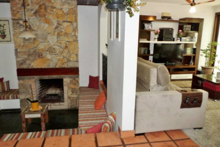 Casa à venda com 4 quartos, sendo 2 suítes, em Jardim Leonor, São Paulo, SP