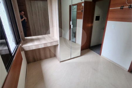 Casa à venda ou para alugar com 3 quartos, sendo 1 suíte,  em Bosque da Saúde, São Paulo, SP