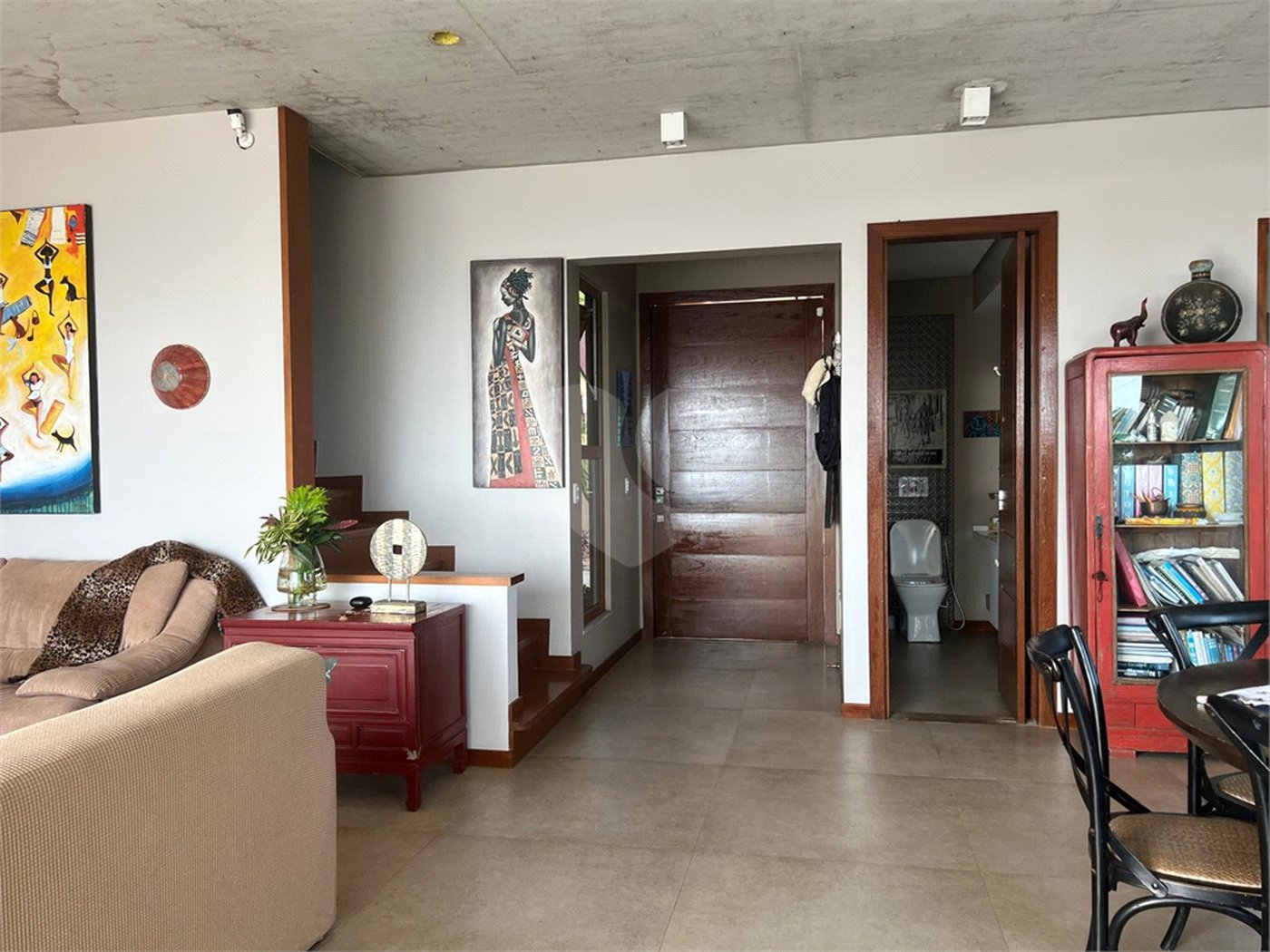 Casa à venda com 5 quartos, sendo 4 suítes,  em Albatroz, Armação dos Búzios, RJ