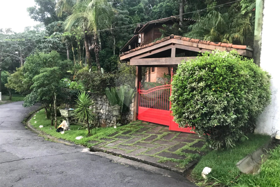 Casa à venda com 3 quartos, sendo 1 suíte, no condomínio Associação Reserva das Hortênsias, Mairiporã - SP
