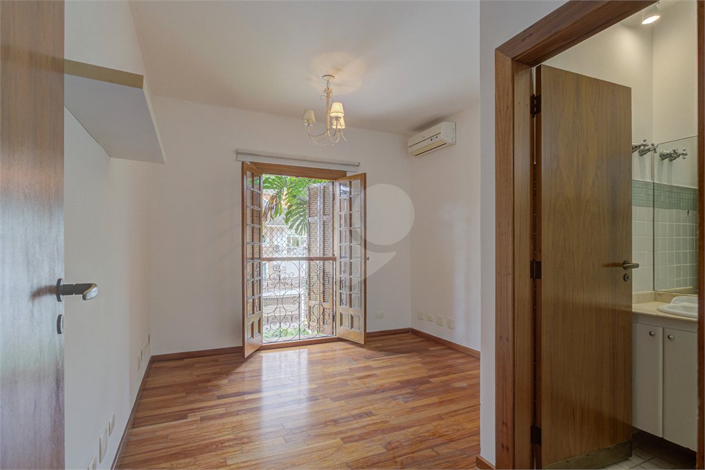 Casa de Vila à venda ou para alugar com 3 suítes em Jardim dos Estados, São Paulo, SP