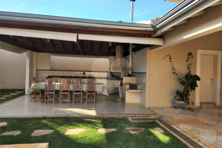 Casa à venda com 3 suítes em Vila Nastri, Itapetininga, SP