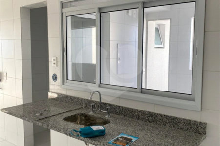 Apartamento à venda com 3 suítes em Jardim Caboré, São Paulo, SP