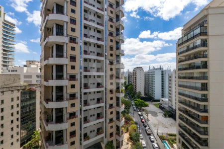 Apartamento à venda com 3 quartos, sendo 1 suíte, em Itaim Bibi, São Paulo, SP