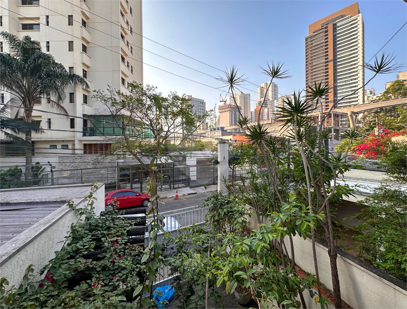 Casa à venda com 3 quartos, sendo 1 suíte,  no condomínio Barão do Triunfo, São Paulo - SP