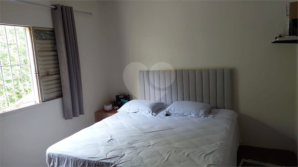 Casa à venda com 7 quartos, sendo 2 suítes, em Jardim Londrina, São Paulo, SP