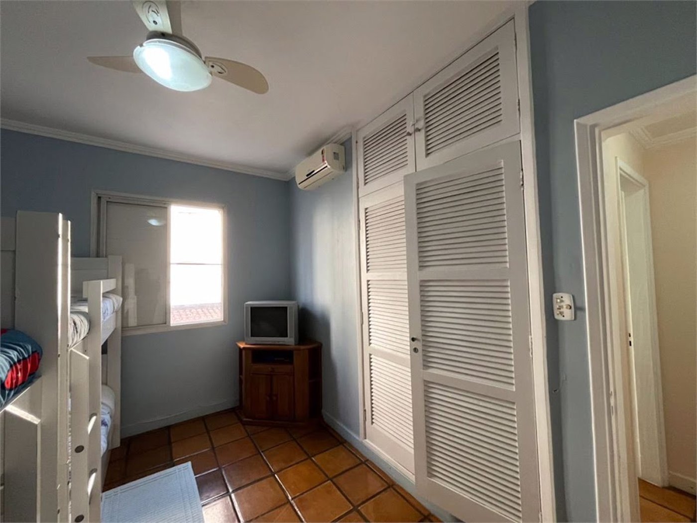 Apartamento Residencial à venda, Jardim Virginia, Guarujá - AP0424.