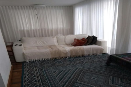 Casa à venda com 5 suítes em Vila Pirajussara, São Paulo, SP