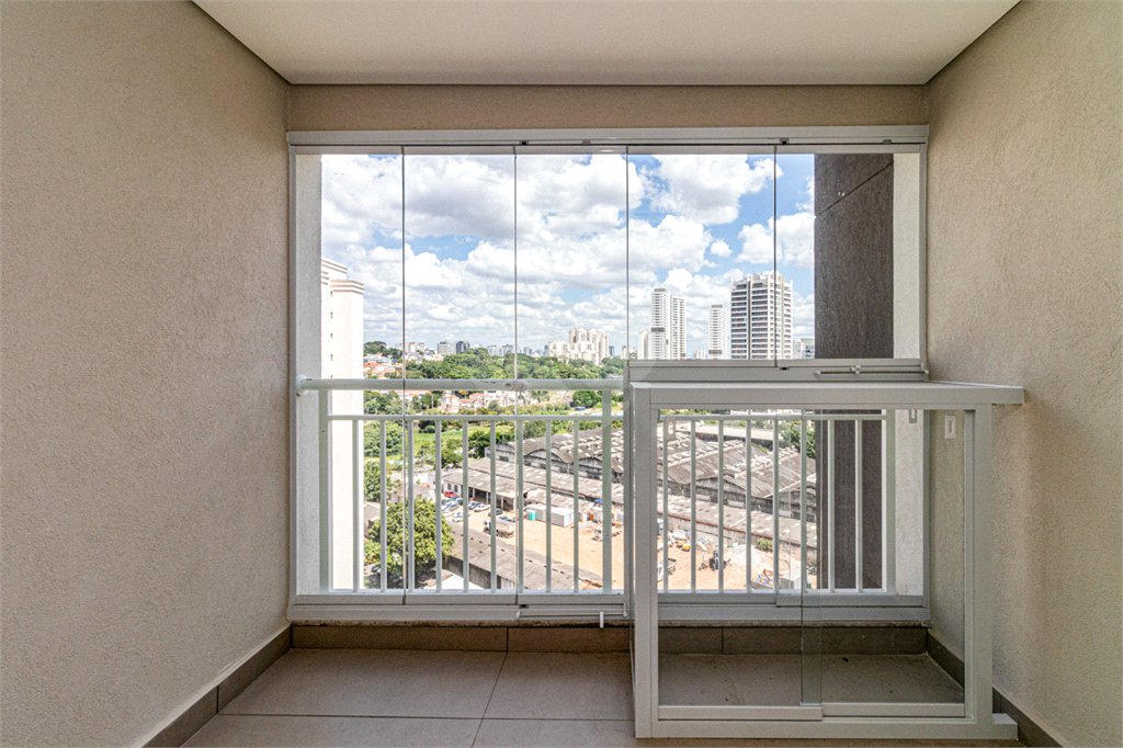 Apartamento à venda com 3 quartos, sendo 1 suíte,  em Vila Anastácio, São Paulo, SP