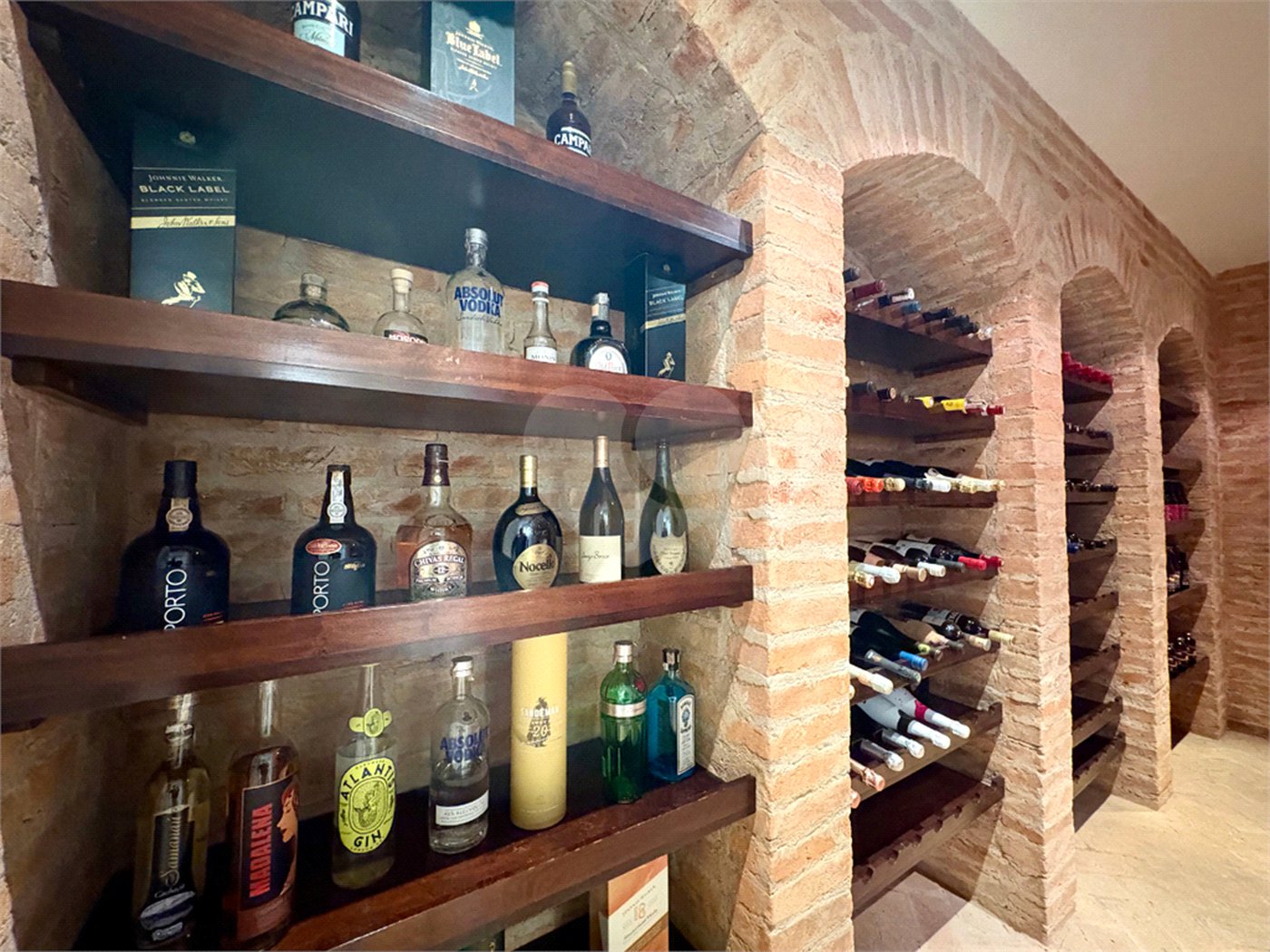 Casa à venda com 5 quartos, sendo 4 suítes, no condomínio Pignatari, São Paulo - SP