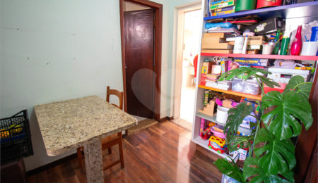 Casa à venda ou para alugar com 4 quartos, sendo 1 suíte,  no Centro, São Roque, SP