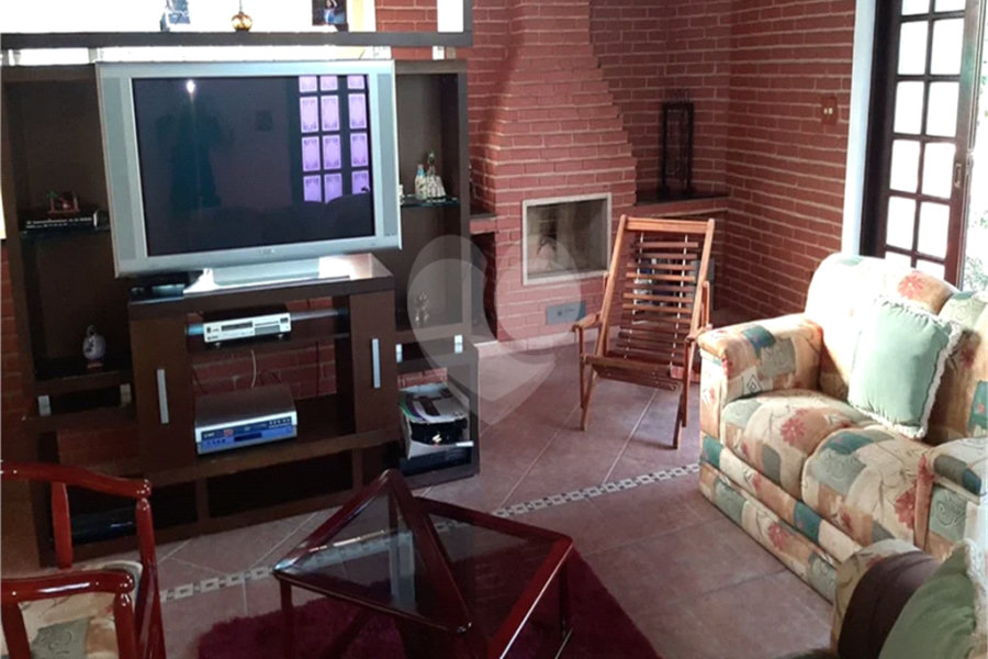 Casa à venda com 6 quartos, sendo 4 suítes, no condomínio Alpes da Cantareira, Mairiporã - SP