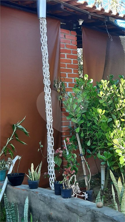 Casa à venda com 2 suítes no condomínio Portal dos Pássaros, Alambari - SP