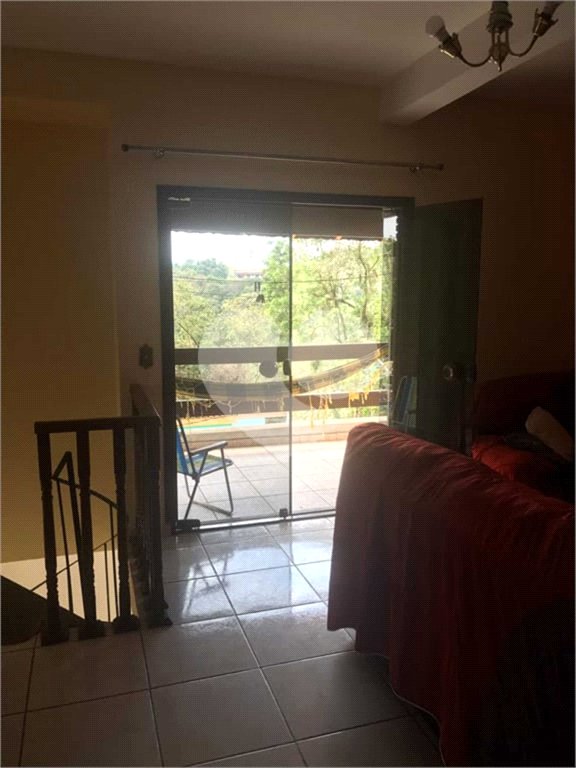 Casa à venda com 3 quartos, sendo 1 suíte, no condomínio Iara Branca, Mairiporã - SP