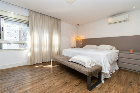 Apartamento à venda com 4 quartos, sendo 3 suítes,  em Campo Belo, São Paulo, SP