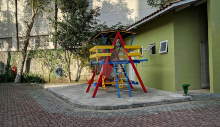 Casa à venda com 3 quartos, sendo 1 suíte, no condomínio Village Paradise Garden, São Paulo - SP
