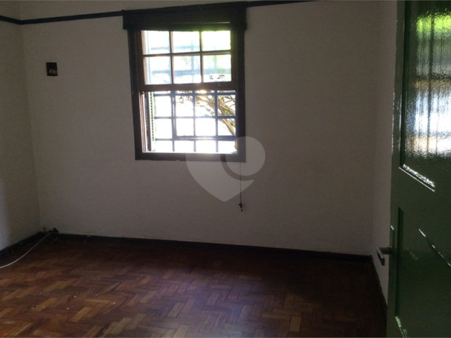 Casa à venda com 4 quartos, sendo 1 suíte,  no condomínio Conselheiro Moreira de Barros, São Paulo - SP