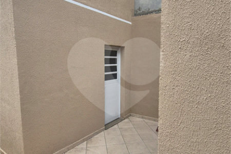 Sobrado à venda com 3 quartos, sendo 1 suíte, em Jardim Las Vegas, Santo André, SP