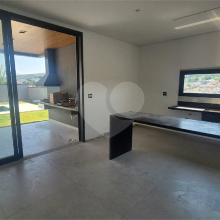 Casa à venda com 3 suítes no condomínio Recanto dos Paturis, Vinhedo - SP