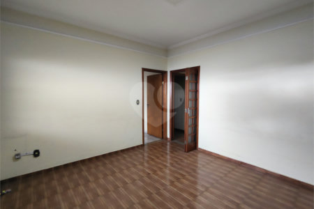 Casa para alugar com 4 quartos, sendo 1 suíte, em Vila Judite, Itapetininga, SP