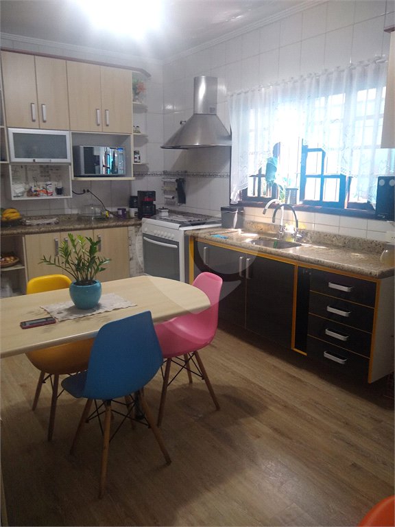 Sobrado à venda com 3 quartos, sendo 1 suíte,  em Vila do Castelo, São Paulo, SP