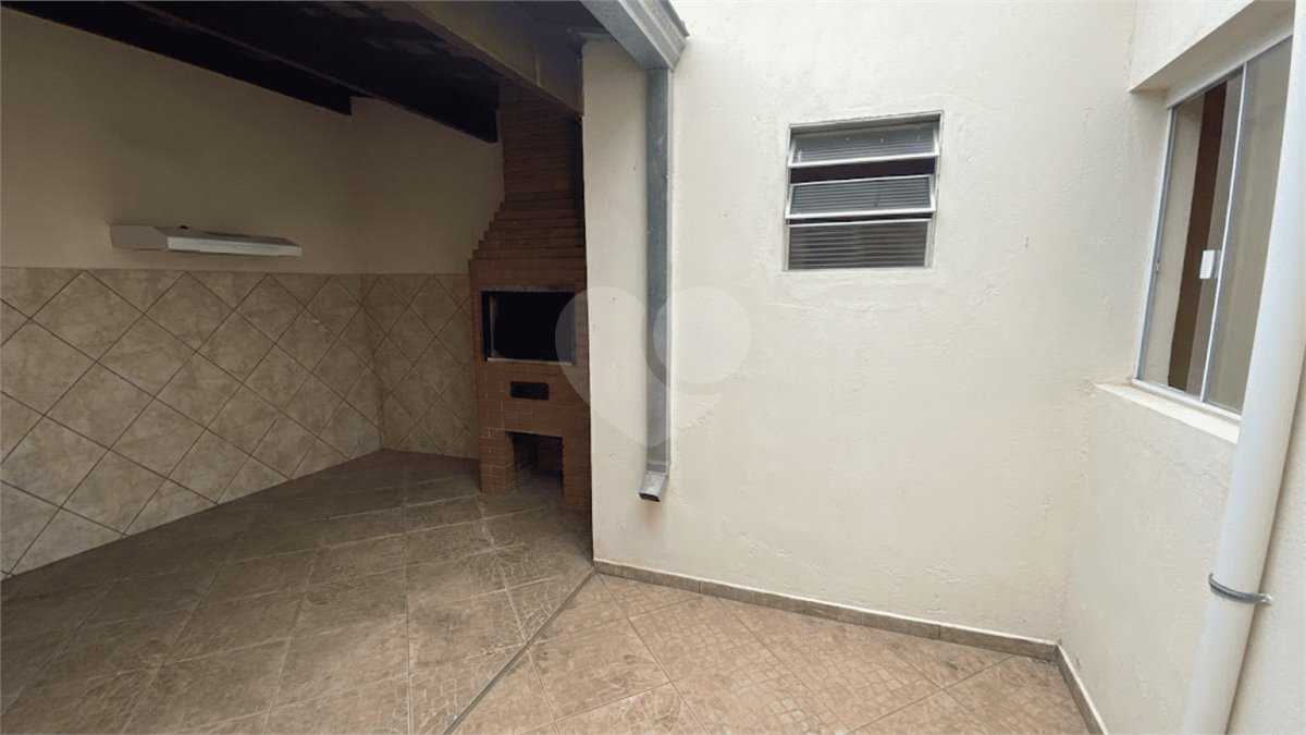 Sobrado à venda com 4 quartos, sendo 1 suíte, em Conjunto Habitacional Itapetininga F3, Itapetininga, SP
