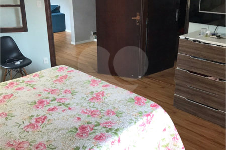 Sobrado à venda com 3 suítes em Vila Oliveira, Mogi das Cruzes, SP