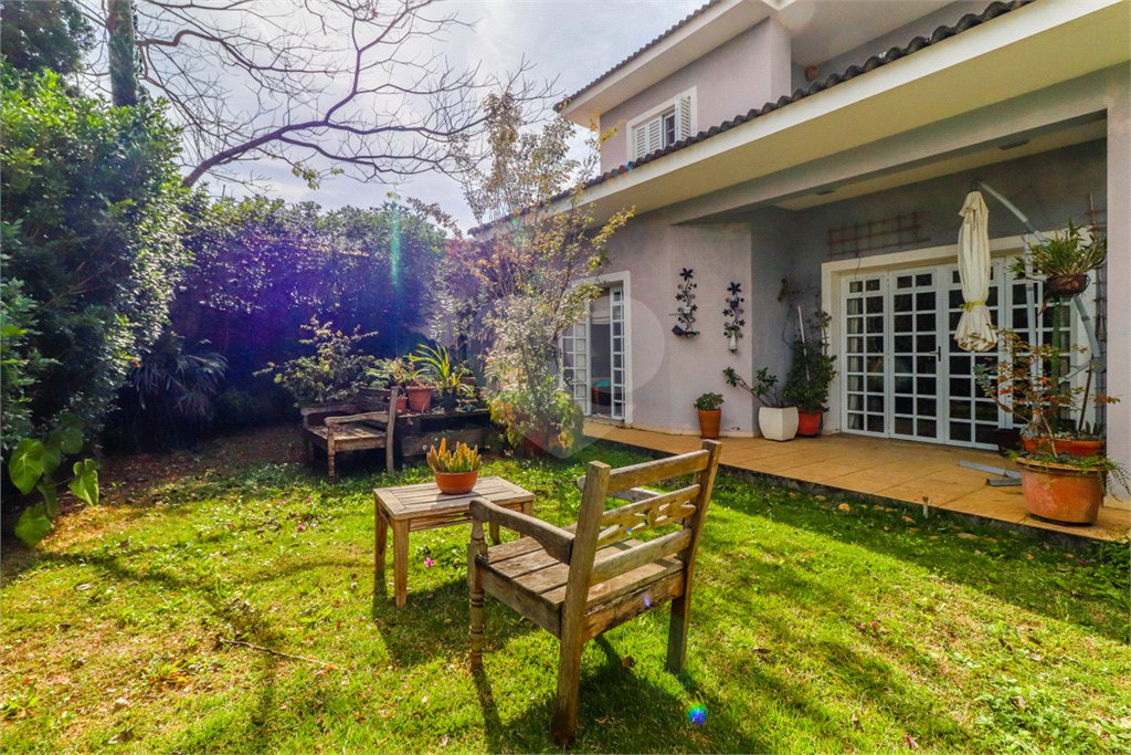 Sobrado à venda ou para alugar com 4 quartos, sendo 3 suítes, em Vila Madalena, São Paulo, SP
