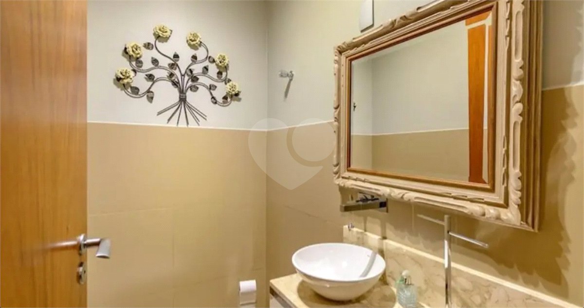 Casa à venda com 4 quartos, sendo 2 suítes,  em Granja Viana, Cotia, SP