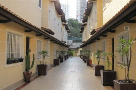 Casa à venda com 3 quartos, sendo 1 suíte, no condomínio Villa Jardim Sul, São Paulo - SP