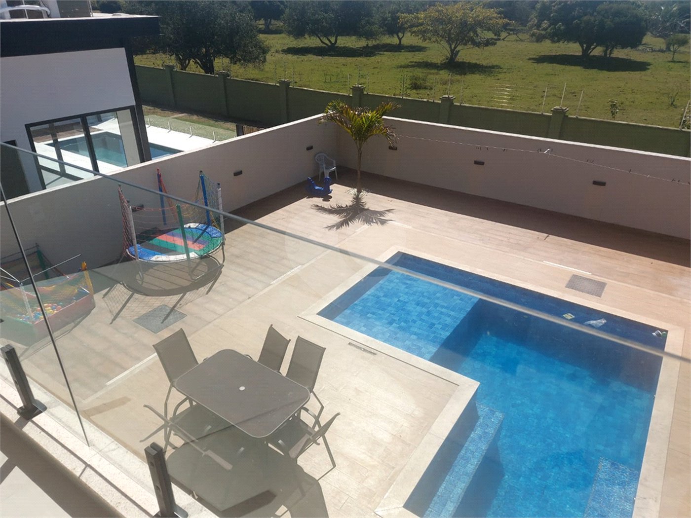 Casa à venda com 4 quartos, sendo 3 suítes, em Ogiva, Cabo Frio, RJ