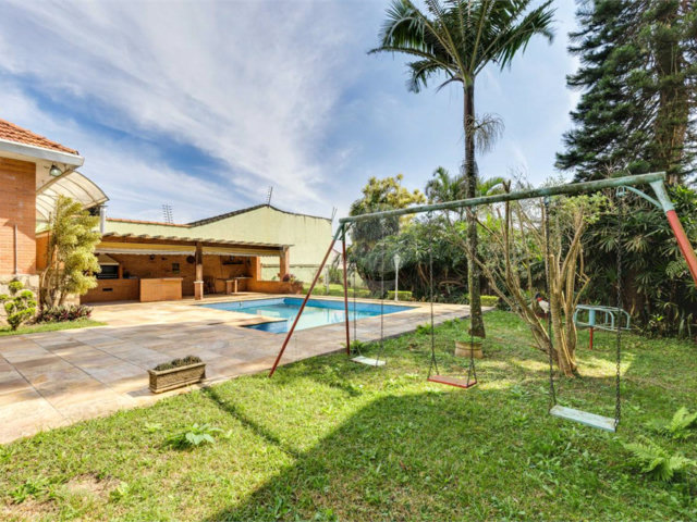 Casa Térrea à venda com 3 quartos, sendo 1 suíte,  em Interlagos, São Paulo, SP