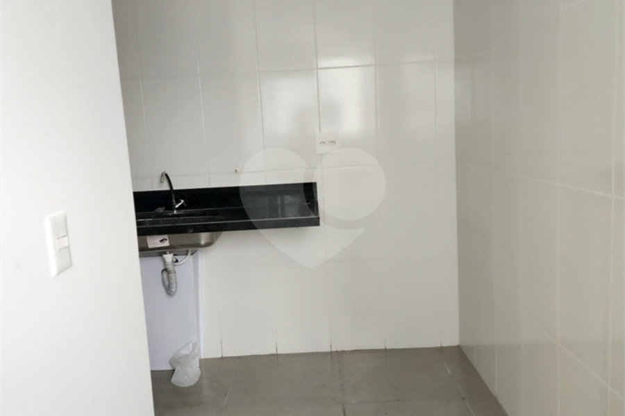 Casa à venda com 2 quartos, sendo 1 suíte, no condomínio Residencial Sanches, São Paulo - SP