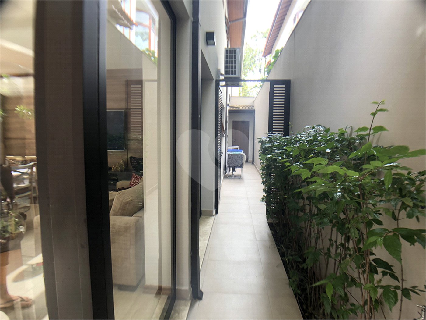 Casa à venda com 4 suítes no condomínio Residencial Floresta, São Paulo - SP