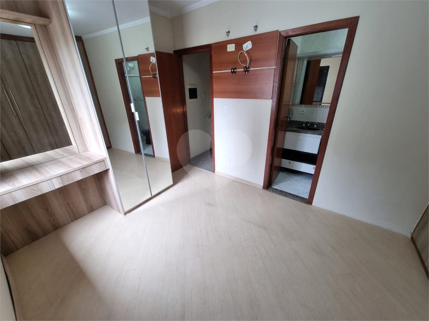Casa à venda ou para alugar com 3 quartos, sendo 1 suíte,  em Bosque da Saúde, São Paulo, SP