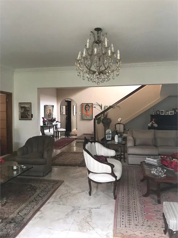 Casa à venda com 4 suítes em Jardim Leonor, São Paulo, SP