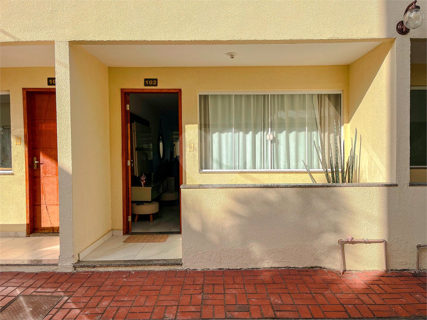 Casa à venda com 4 quartos, sendo 1 suíte, no condomínio Imperial Santa Cruz, Rio de Janeiro - RJ