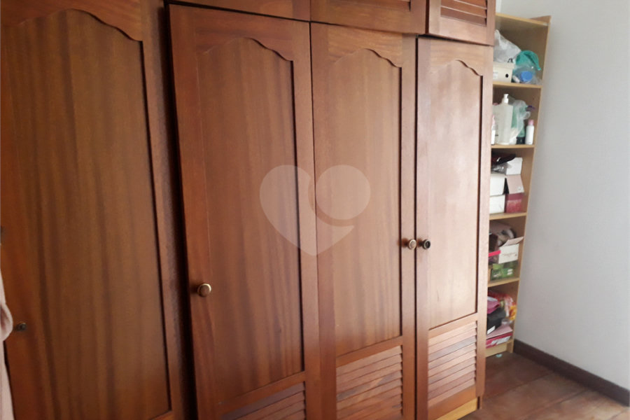 Sobrado à venda com 4 quartos, sendo 1 suíte, em Vila Constança, São Paulo, SP