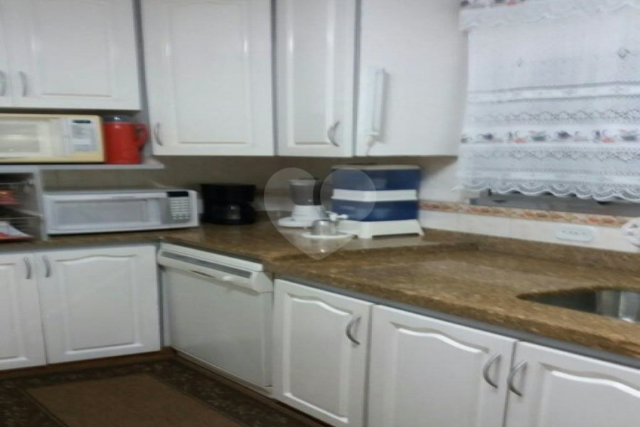 Casa à venda com 3 quartos, sendo 1 suíte,  no condomínio Alameda do Eucaliptos, São Paulo - SP