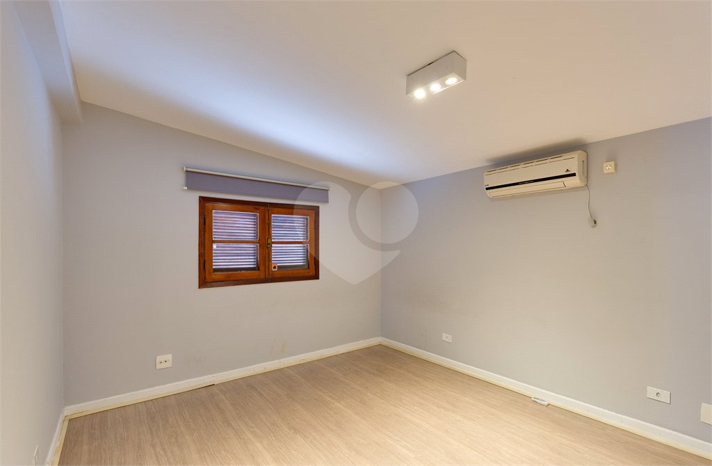 Sobrado à venda com 4 quartos, sendo 1 suíte, em Jardim Prudência, São Paulo, SP