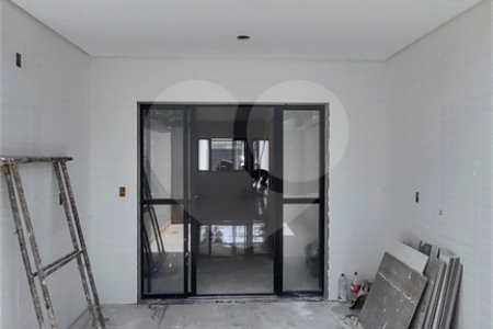 Sobrado à venda com 3 quartos, sendo 1 suíte, em Vila Granada, São Paulo, SP