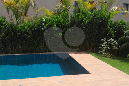 Casa à venda com 3 suítes em Moinho Velho, Cotia, SP
