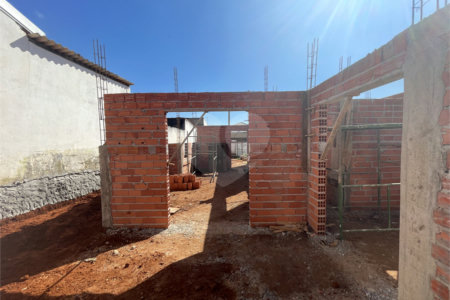Casa à venda com 3 quartos, sendo 1 suíte, no condomínio Tivolli Residencial, Itapetininga - SP