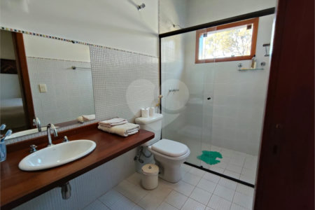 Casa à venda com 7 quartos, sendo 4 suítes, no condomínio Riviera de Santa Cristina XIII, Paranapanema - SP