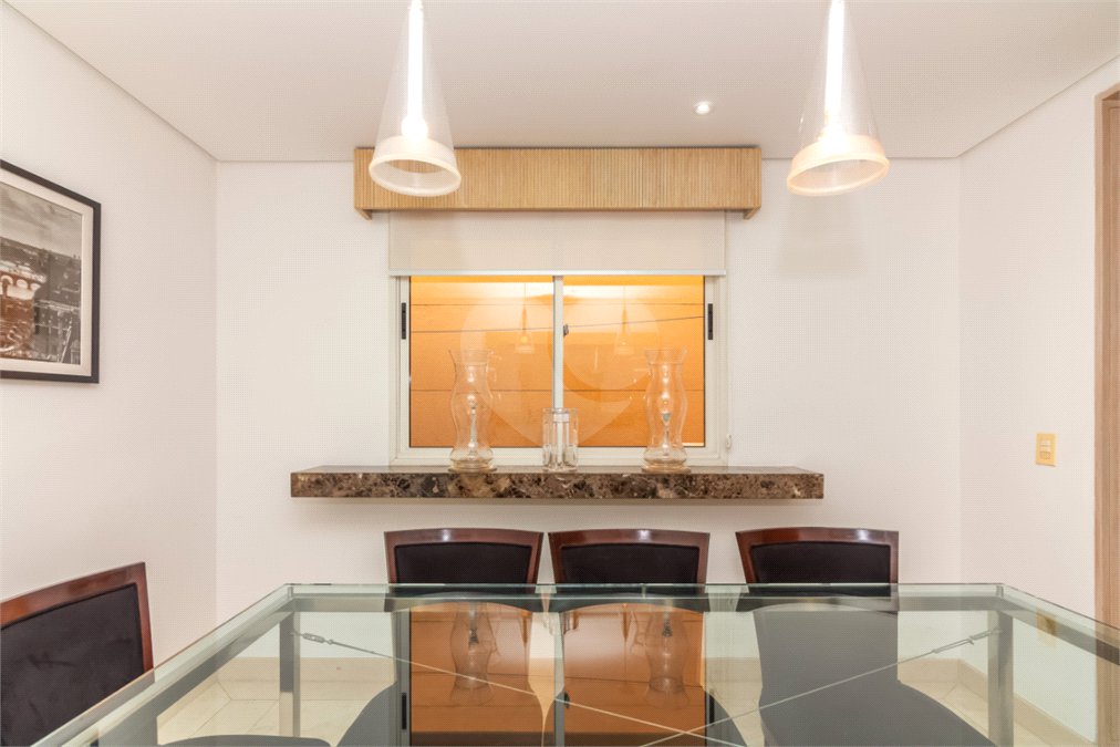 Casa à venda com 4 quartos, sendo 2 suítes, em Alto da Boa Vista, São Paulo, SP