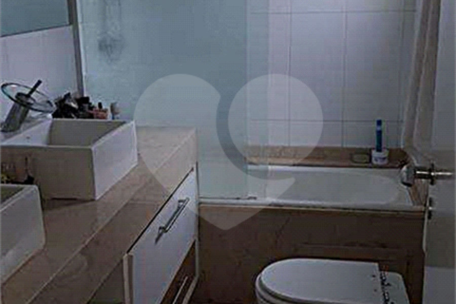 Casa à venda com 4 quartos, sendo 2 suítes, no condomínio Cond Residencial Villagio da Serra, São Paulo - SP