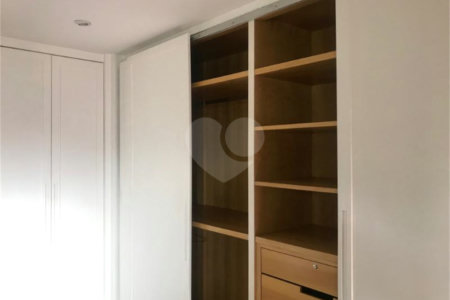 Apartamento à venda ou para alugar com 3 suítes em Moema, São Paulo, SP